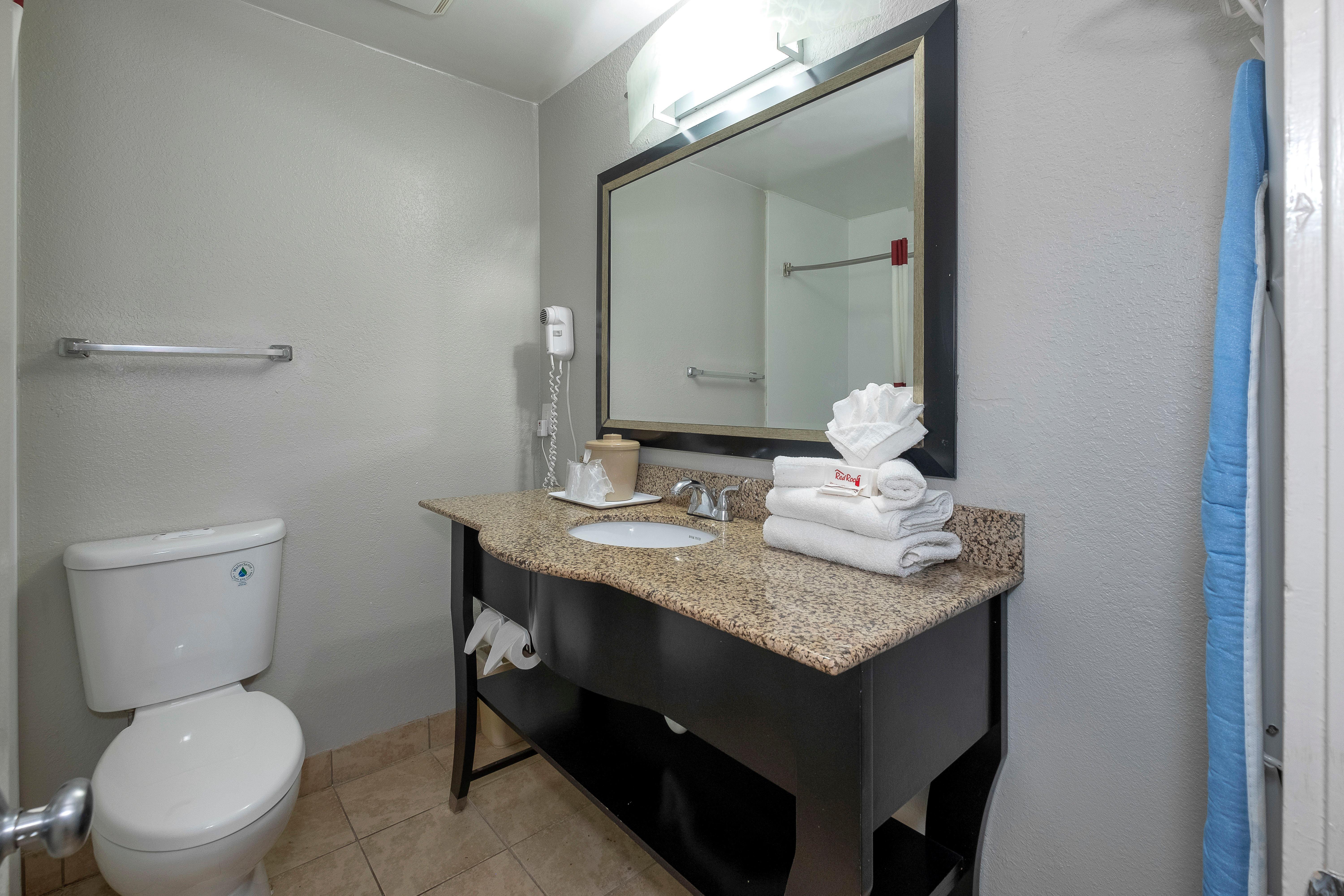 Red Roof Inn Raleigh North-Crabtree Mall-Lenovo Center Экстерьер фото