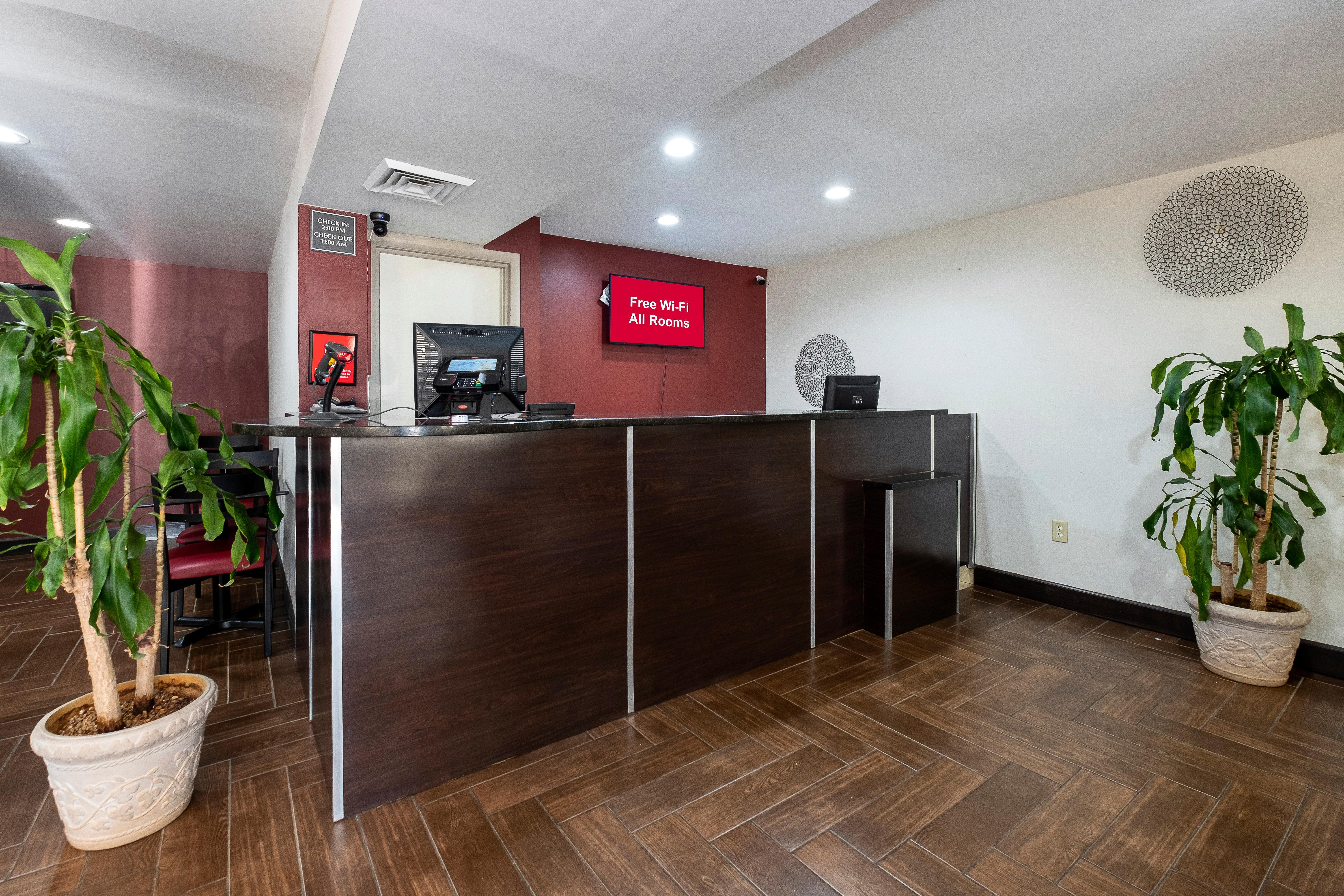 Red Roof Inn Raleigh North-Crabtree Mall-Lenovo Center Экстерьер фото