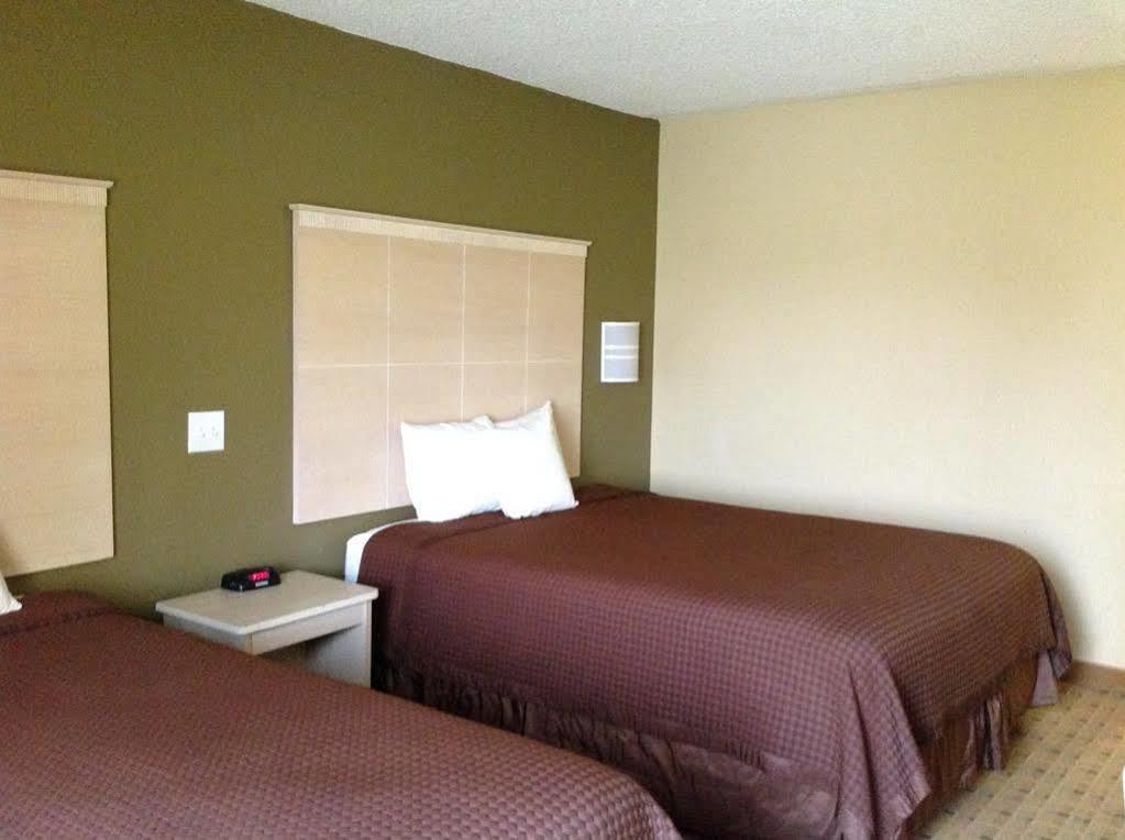 Red Roof Inn Raleigh North-Crabtree Mall-Lenovo Center Экстерьер фото